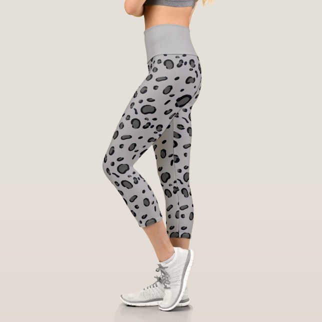 Leggings Capri Patrón de leopardo negro sobre gris (Izquierda)