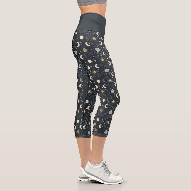 Leggings Capri Patrón de Luna Celestial Mística (Derecha)