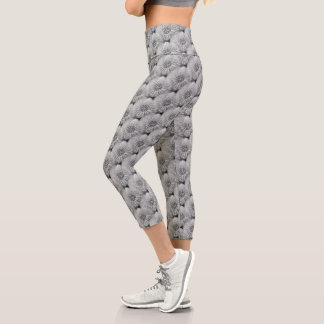 Leggings Capri Patrón De Naturaleza Fluffy De Los Dandelis Blanco