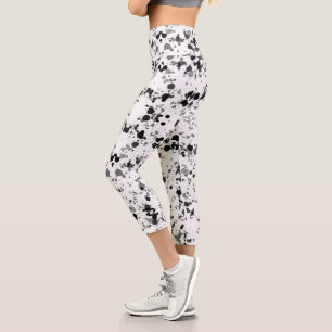 Leggings Capri Patrón de pintura pintada en blanco y negro Artsy