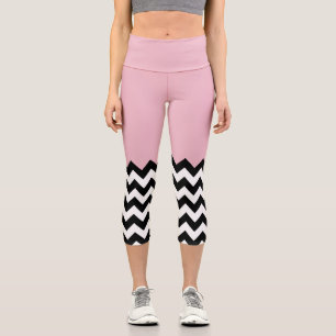 Leggings Capri Patrón de zigzag negro y blanco, chevron, rosa