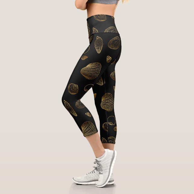 Leggings Capri Patrón elegante de cascos de oro negro (Izquierda)