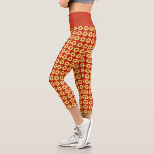 Leggings Capri Patrón floral Dahlia amarillo en rojo