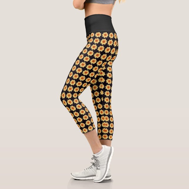 Leggings Capri Patrón floral de Dahlia amarillo en negro (Izquierda)