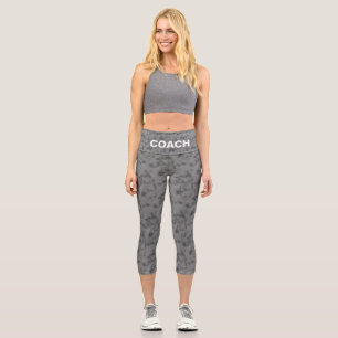 Leggings Capri Patrón moderno abstracto con tonos grises y texto