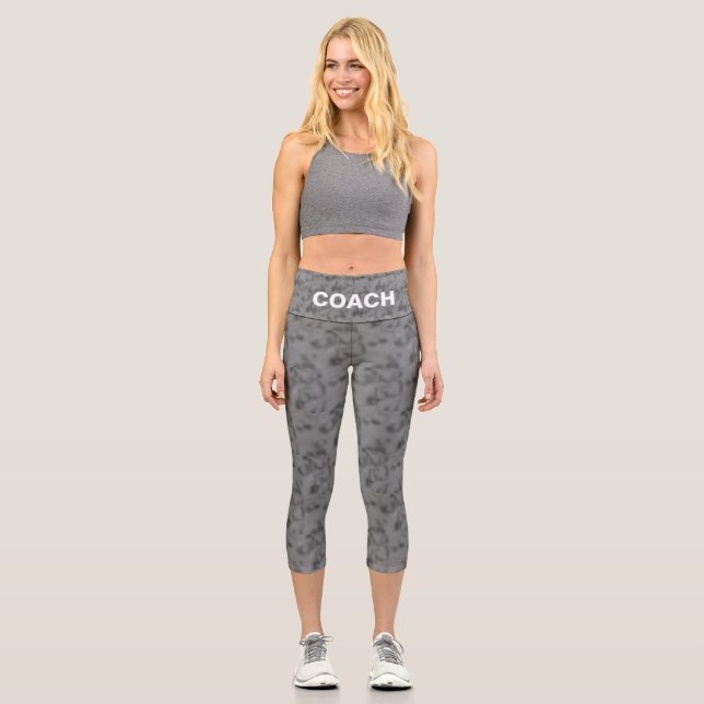 Leggings Capri Patrón moderno abstracto con tonos grises y texto (Anverso)