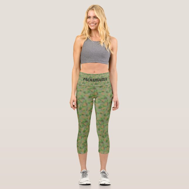 Leggings Capri Patrón moderno abstracto verde y beige con texto (Anverso)