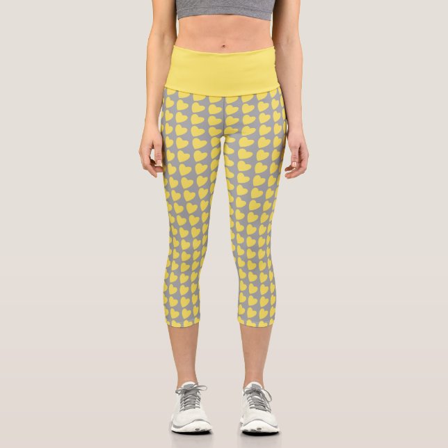 Leggings Capri Patrón moderno de corazón amarillo y gris (Anverso)
