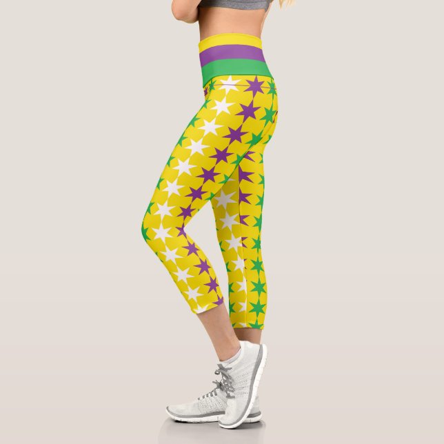 Leggings Capri Patrón moderno de mardi gras verde púrpura (Izquierda)