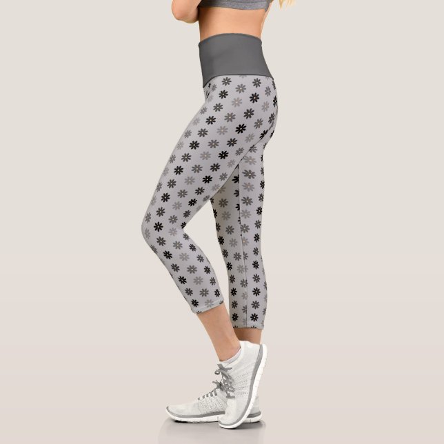 Leggings Capri Patrón Negro Floral (Izquierda)