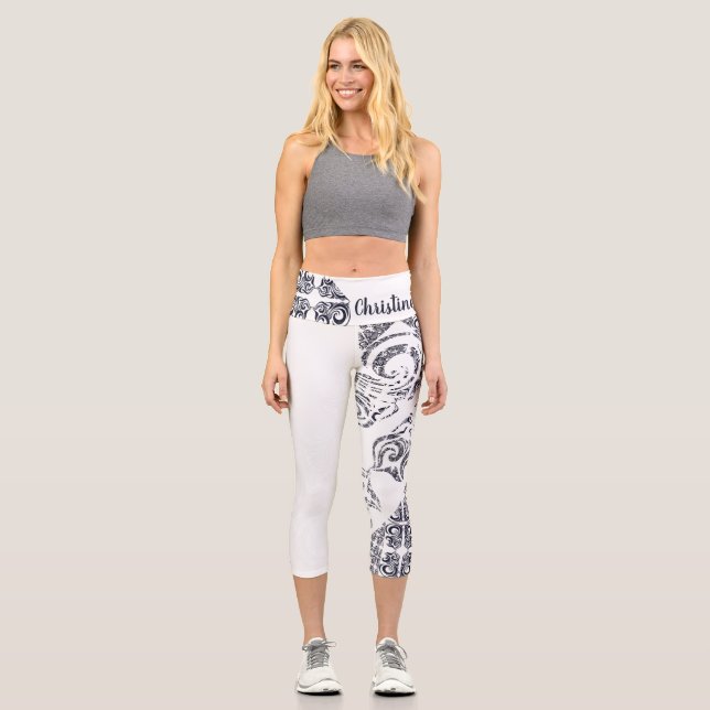 Leggings Capri Patrón negro y blanco asimétrico y su nombre (Anverso)