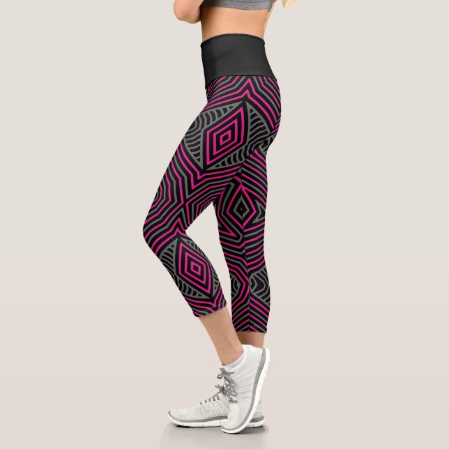 Leggings Capri Patrón tribal de raza negra y gris magenta (Izquierda)