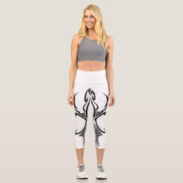 Leggings Capri Patrón Tribal Negrita Gráfica de Tinta Negra