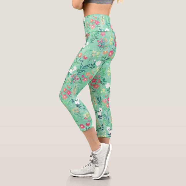 Leggings Capri Patrón verde botánico floral de acuarela de bonito (Izquierda)