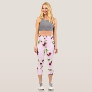 Leggings Capri Pequeña cereza con fondo rosa claro