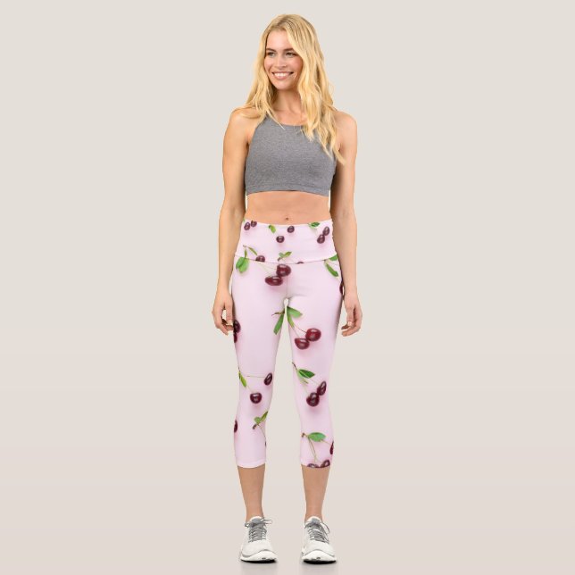 Leggings Capri Pequeña cereza con fondo rosa claro (Anverso)