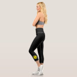 Leggings Capri Personalizado del equipo del club del jugador de p<br><div class="desc">Personalizado Impresa Cute Pickleball Team o Club Capri Leggings con un icono de bola de pepinillo negro y amarillo y un texto personalizado en un círculo alrededor del logo. Una toalla de mano de bolsos deportivos es perfecta para jugar a tu práctica, torneo o escalera. Estas leggings cómodas y de...</div>