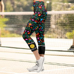 Leggings Capri Personalizado floral colorido y divertido para las<br><div class="desc">Destacar en la cancha de pickleball con estas leggings súper lindas de capri con un divertido y colorido patrón floral resaltado con bolas de pickleball y tu texto personalizado en el borde inferior. Personalizar con su monograma, nombre del club, nombre del jugador, etc. O borra el texto y sólo tiene...</div>
