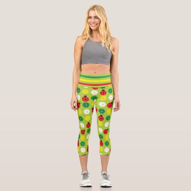 Leggings Capri Pickleball ladybugs and picklaballs on green fresc (Anverso)