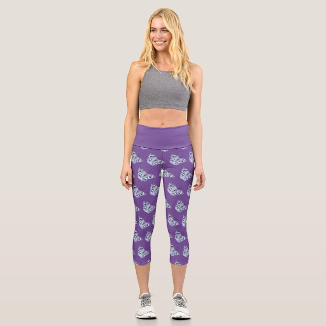 Leggings Capri Piernas de Capri en morado con mariposas azules (Anverso)