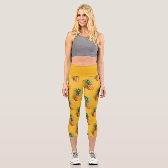 Leggings Capri Piña dulce sabrosa sobre fondo amarillo profundo (Anverso)