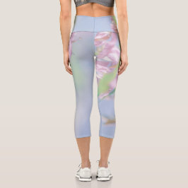 Leggings Capri Planta verde cielo azul deja flores moradas