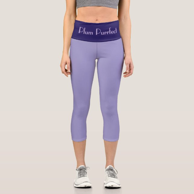 Leggings Capri "PLUM PURRFRCT" Custom High-Waisted Capri Pants (Anverso)