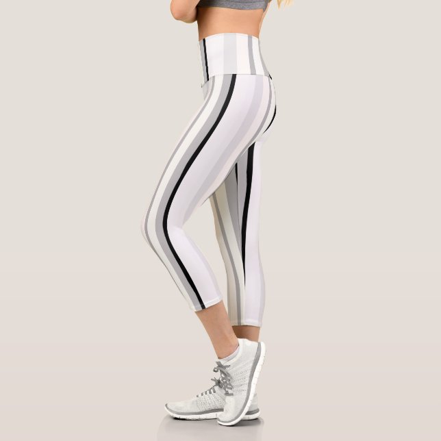 Leggings Capri Rayas abstractas en negro, blanco y verde (Izquierda)