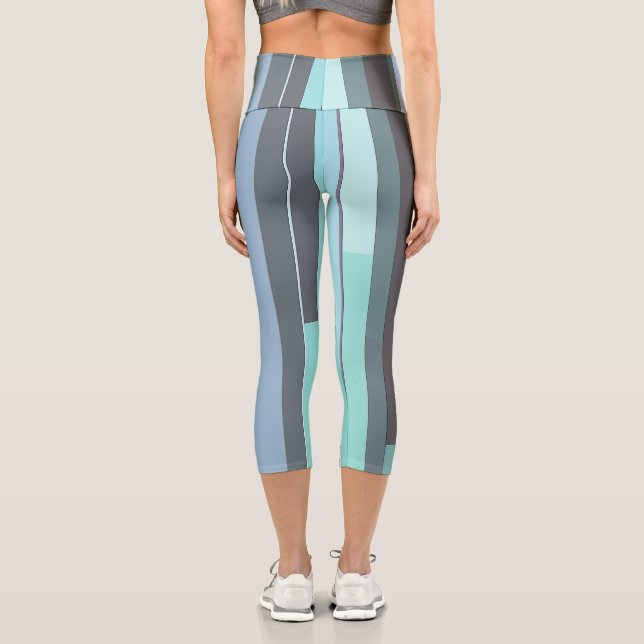 Leggings Capri Rayas abstractas púrpura, verde y turquesa (Reverso )