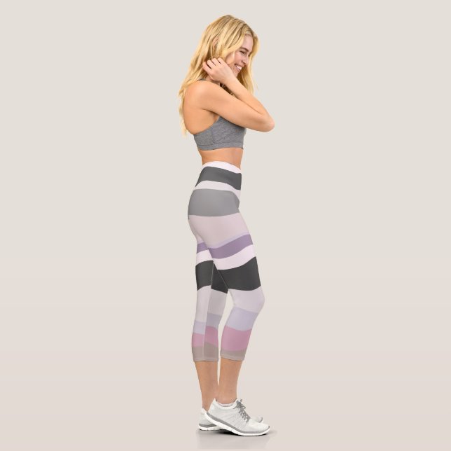 Leggings Capri Rayas onduladas rosadas y púrpuras (Derecha)