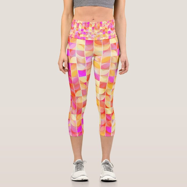 Leggings Capri Resumen Patrón de mosaico amarillo rosado geométri (Anverso)
