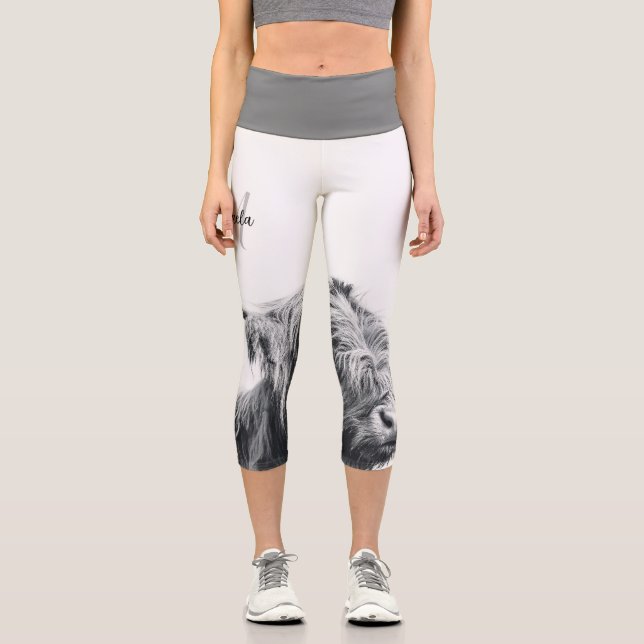 Leggings Capri Retrato de vaca Highland monograma inicial blanco  (Anverso)