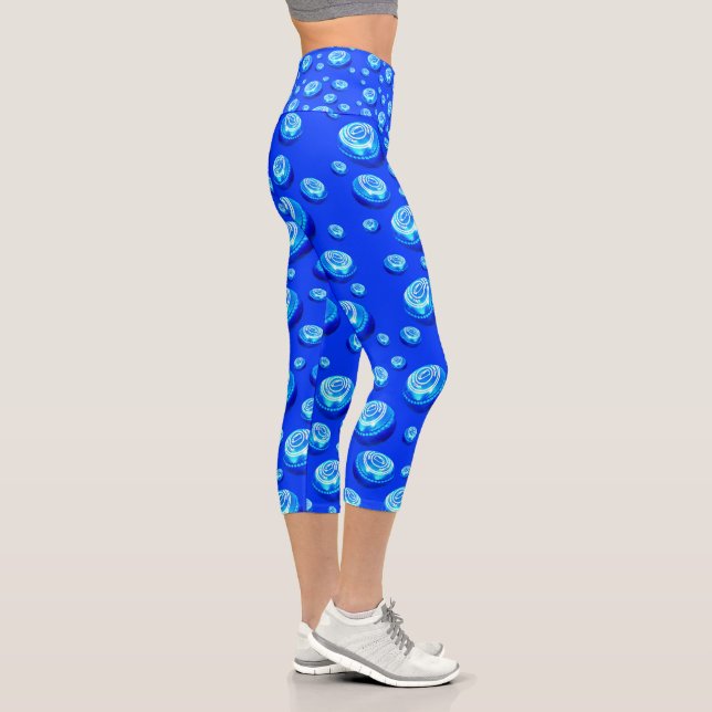 Leggings Capri Ritmo rodante: Patrón de bolos de césped azul en a (Derecha)