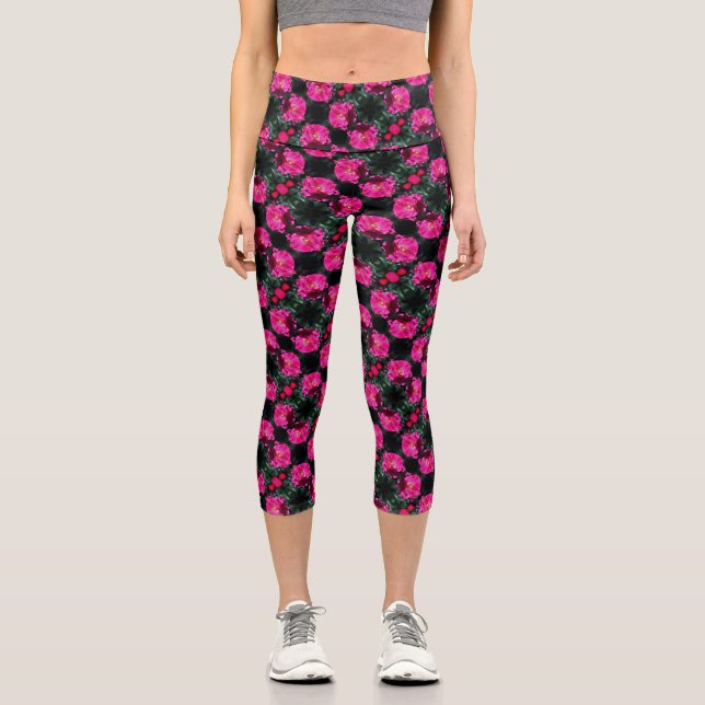 Leggings Capri Rosa Rosa Rosa En Patrón De Bloom Completo (Anverso)