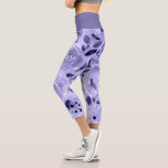 Leggings Capri Rosas acuarelas de lavanda púrpura<br><div class="desc">Letrería floral capri con acuarela de diseño de flores,  rosas y follaje en tonos violeta,  lavanda y lila. pantalones de Bonito,  estupendos para el yoga y el deporte.</div>
