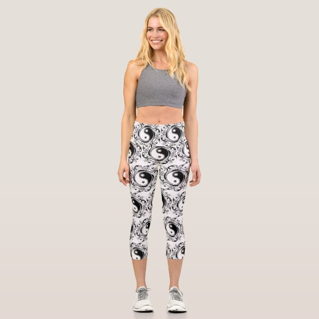 Leggings Capri Símbolo Yin & Yang estilo Tatuaje blanco y negro (Anverso)