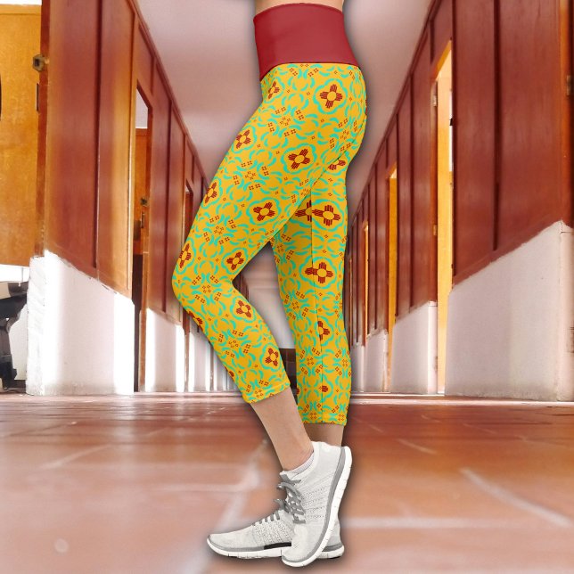 Leggings Capri Símbolos de Zia Rojo Nuevas plumas turquesas de Mé (Subido por el creador)