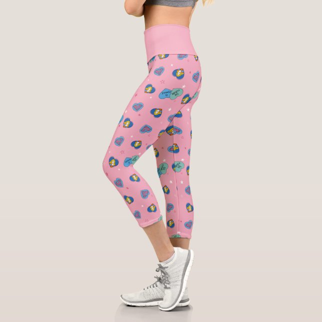 Leggings Capri Supergirl fuera de este mundo retro gráfico (Izquierda)