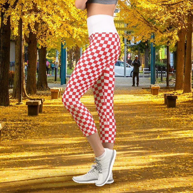 Leggings Capri Tablero de damas rojo blanco (Checkerboard Red White Capri Leggings)