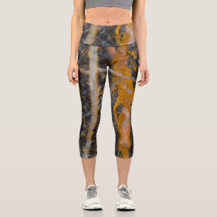 Leggings Capri Textura de roca de líneas blancas de oro abstracto