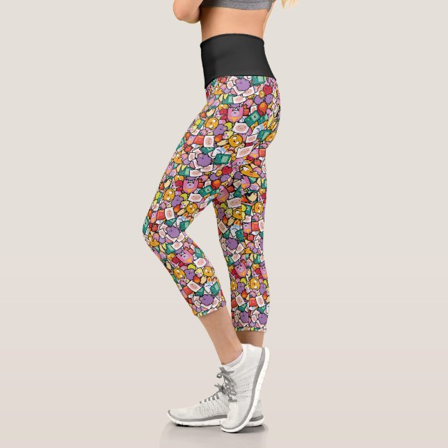 Leggings Capri Tiempo de aventura | Patrón de pérdida de caracter (Izquierda)