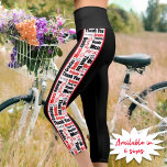 Leggings Capri Tipografía: franjas verticales<br><div class="desc">Estas leyendas presentan una nube roja bordeada y negra de tipografía multilingüe de palabras "Gracias" a lo largo de cada pierna sobre un fondo blanco.</div>