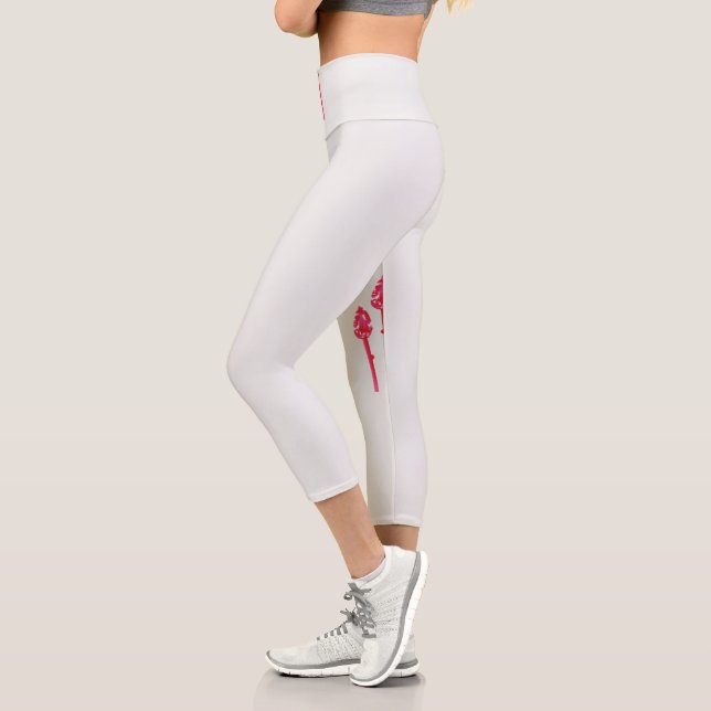 Leggings Capri Tres flores rosas con fondo negro (Izquierda)