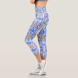 Leggings Capri Triángulos tribales de acuarela moderna en oro azu