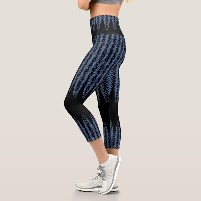 Leggings Capri Trippy Black and Blue Wavy Stripes Resumen Guay