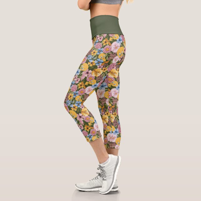 Leggings Capri TWEETY™ Floral Embroidery Pattern (Izquierda)