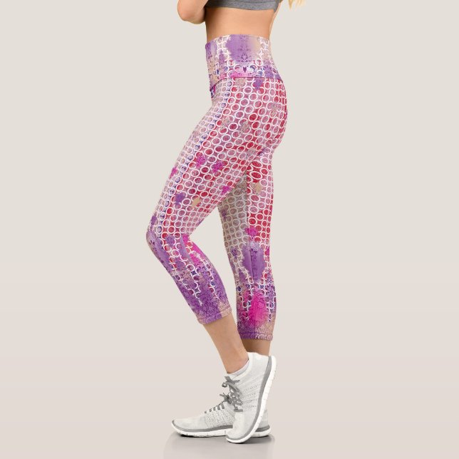 Leggings Capri un diseño de fondo morado con puntos (Izquierda)