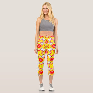 Leggings Capri Un lindo patrón rojo de tela blanca trendy