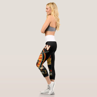Leggings Capri Una chaqueta vaquera azul claro de mujer con un di