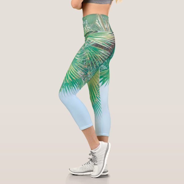 Leggings Capri Verano Vibes Palm Tree deja verde pálido (Izquierda)